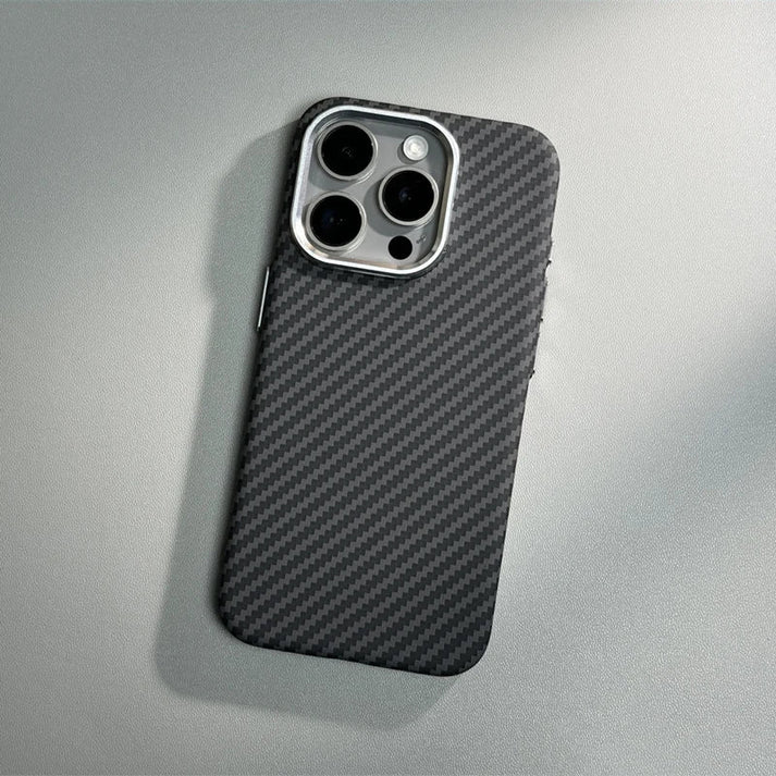 Karbon Fiber MagSafeli Telefon Kılıfı